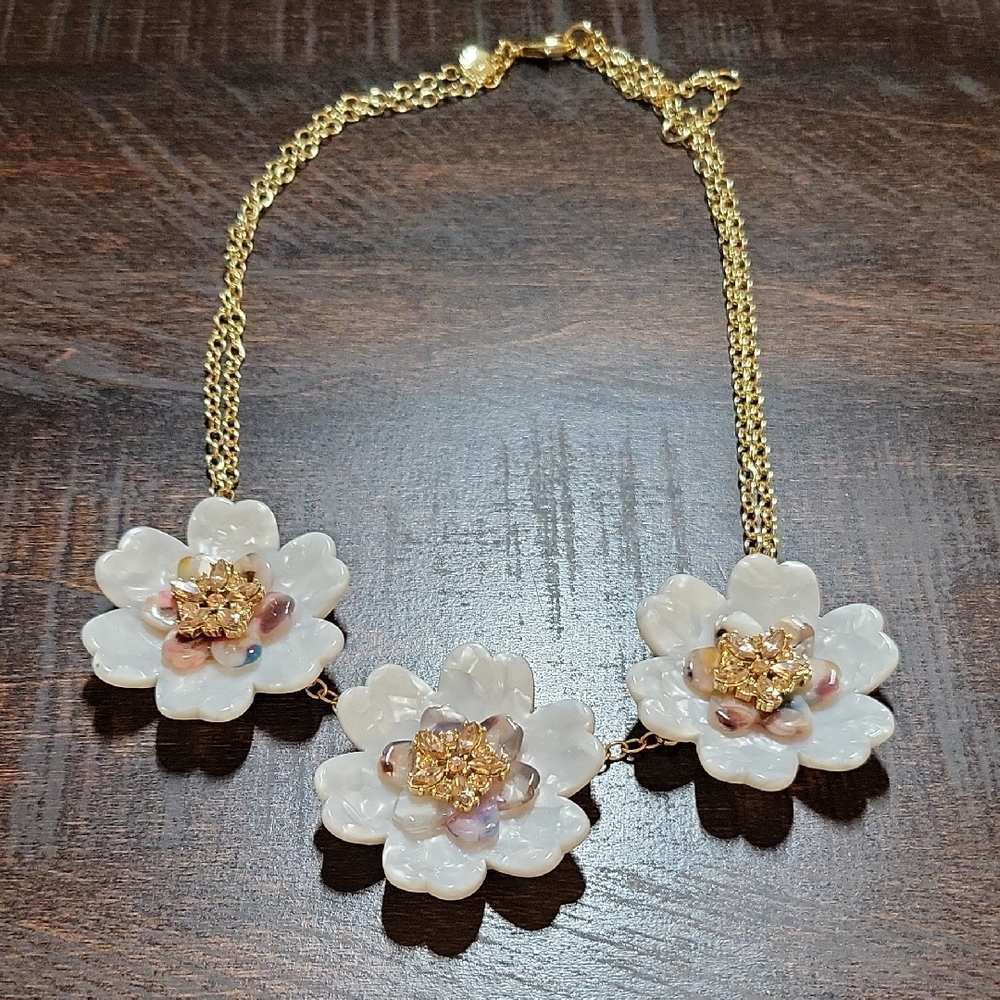 Elegant Gold and White Floral Necklace